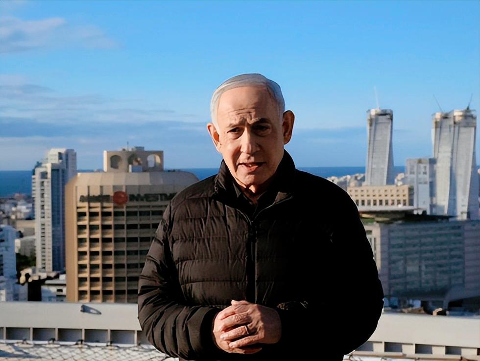 西班牙整大活了，7米高的内塔尼亚胡塑像，14公斤炸药，一声巨响炸成飞灰，而民众欢