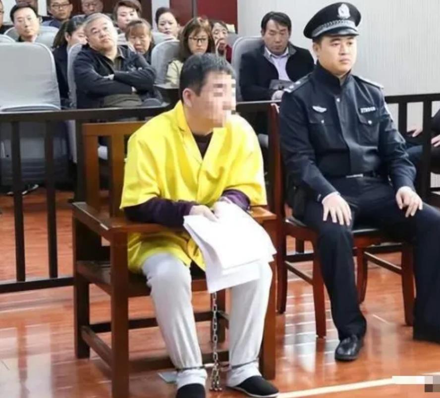 这就是欺负人的下场！辽宁抚顺，一男子得了脑癌，为治病欠下不少外债，病情好转后，2
