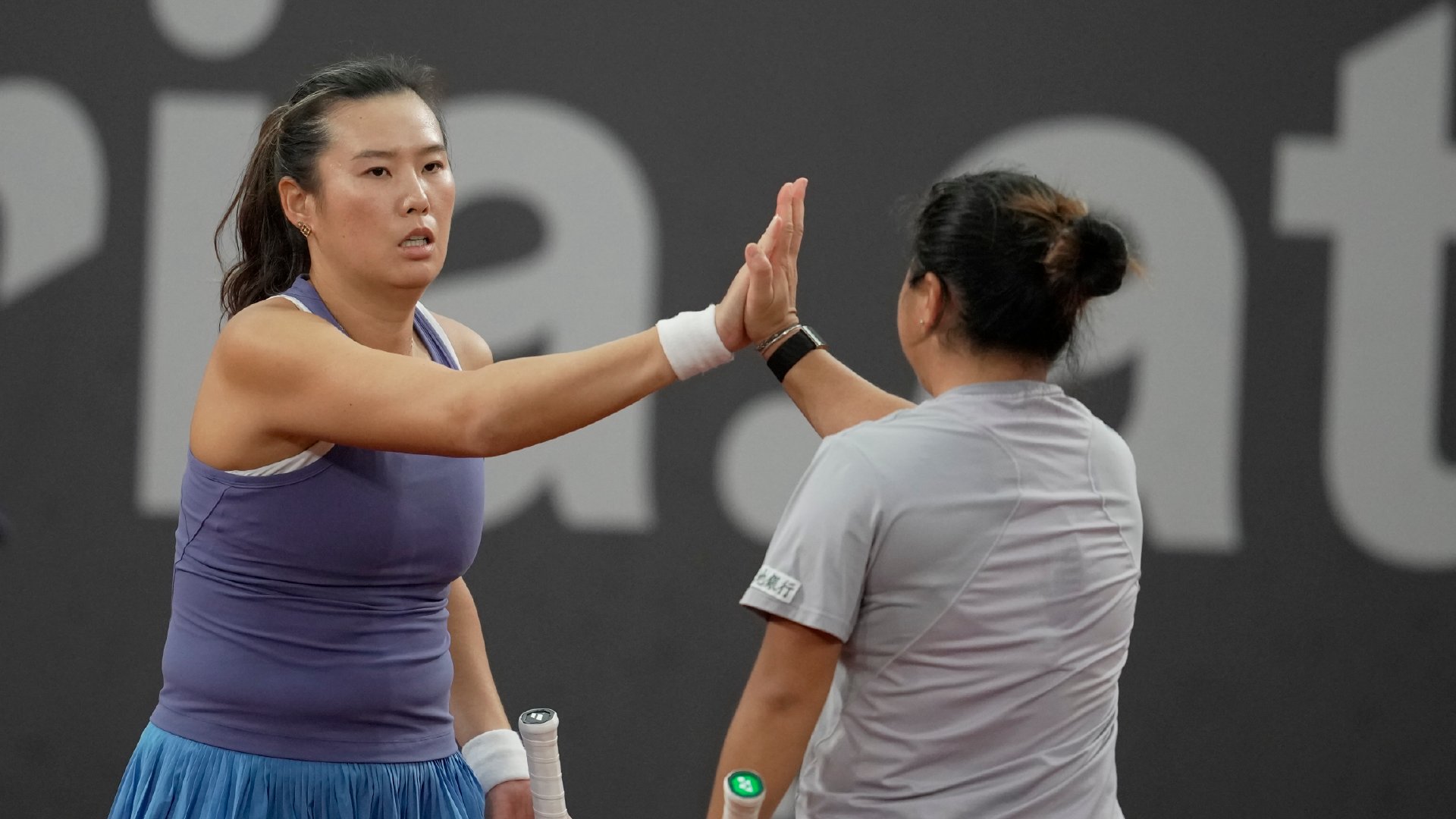 WTA500林茨站双打半决赛，杨钊煊/梁恩硕7-5 5-7 4-10遭到马列科娃