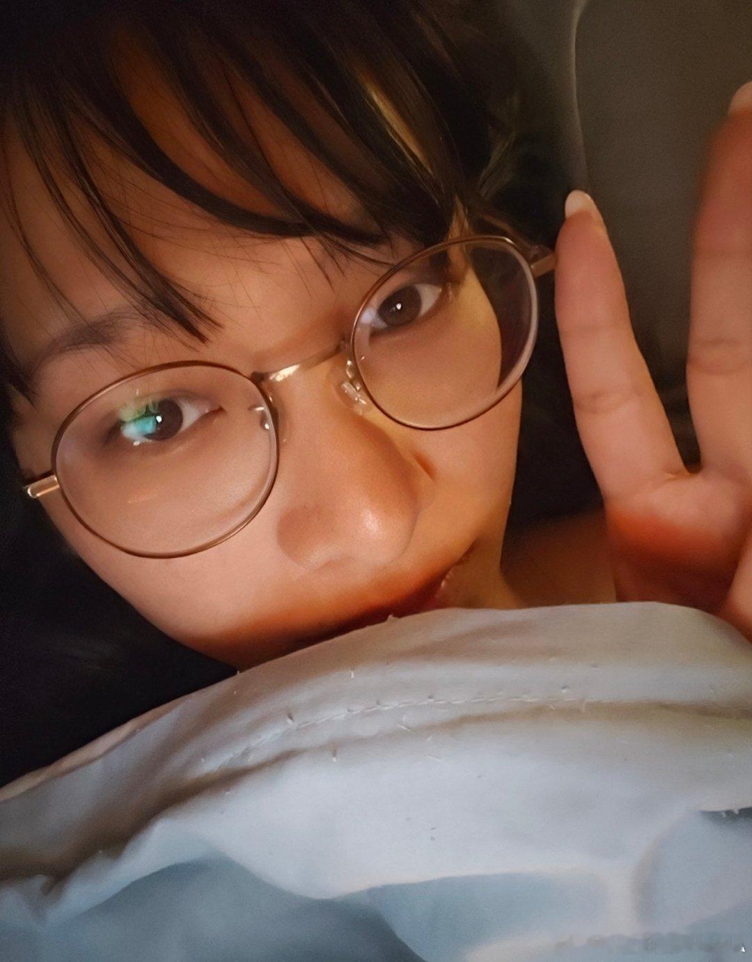 早啊 有人起床了么？我这么早起一定是时差还没倒过来 