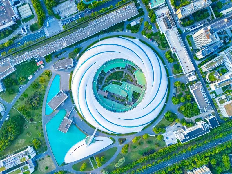 我国的激光武器领先世界主要足解决了光源不强等三大问题！中国上海张江的激光光源着实