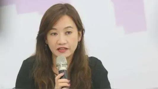 王浅秋疯狂吐槽赖清德，因为赖清德原本打算要窜访非洲小国斯威士兰，因为飞机无法过境