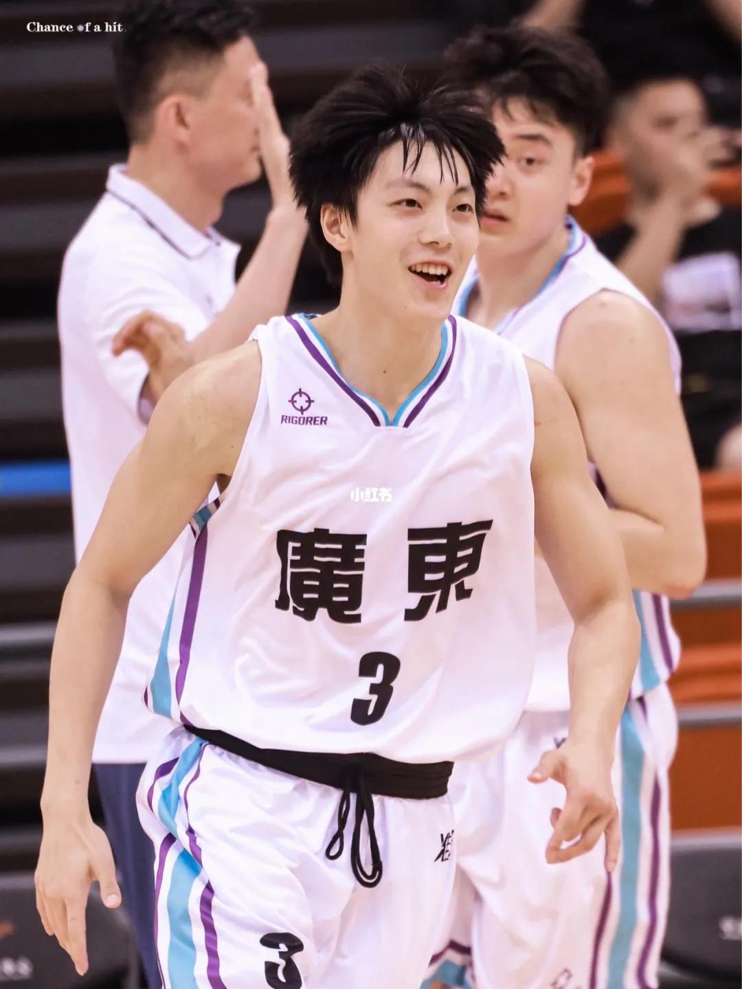 CBA新赛季杜锋将带领最强球队广东队PK最帅教练杨鸣带领的CBA最豪门球队上海队