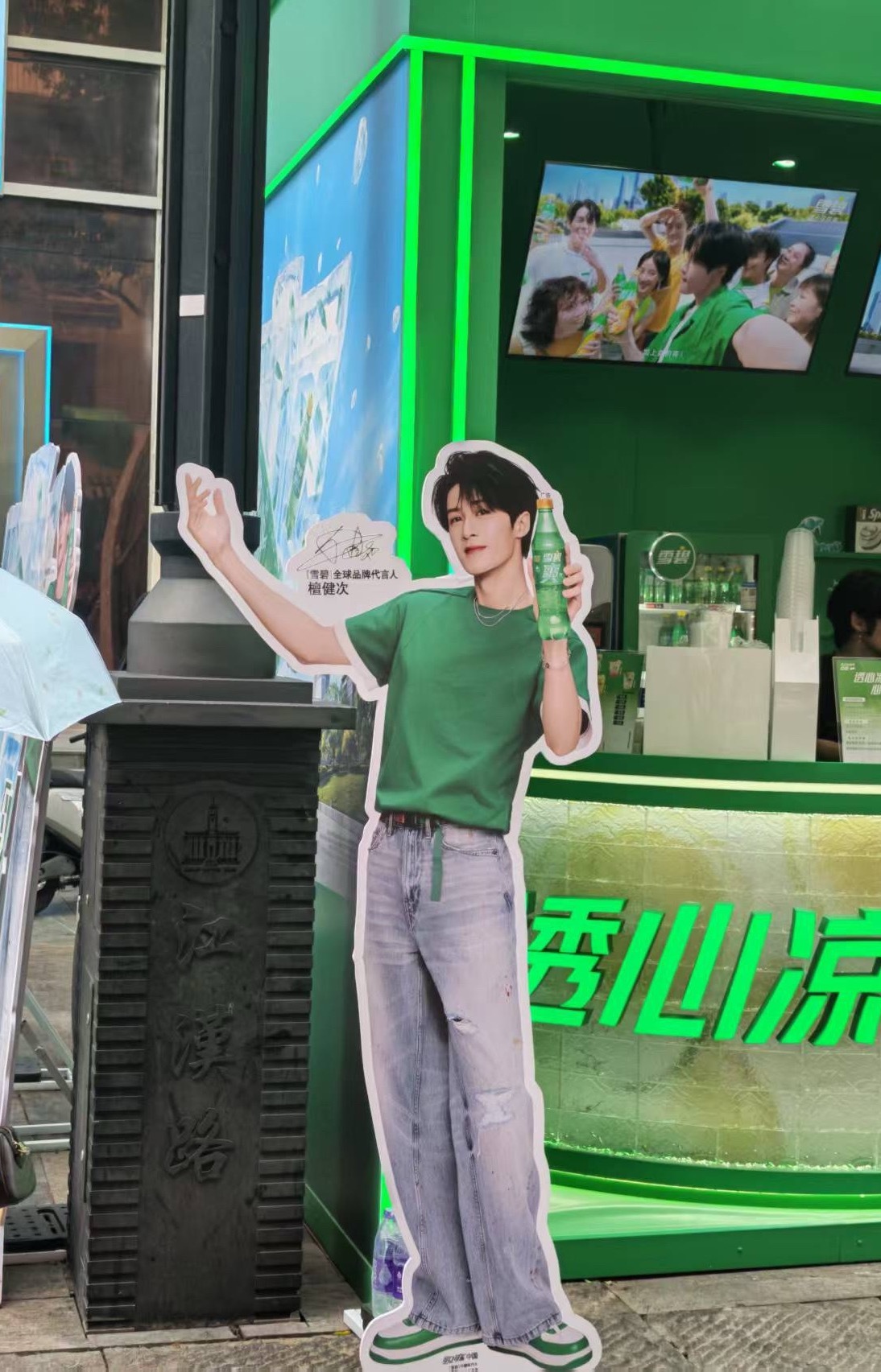 群友就这样看到老檀檀然后拍给我