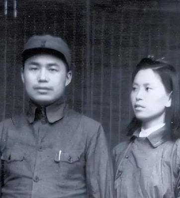 1964年，开国中将王近山娶了比自己小20多岁的保姆黄慎荣，妻子韩岫岩听说后，失