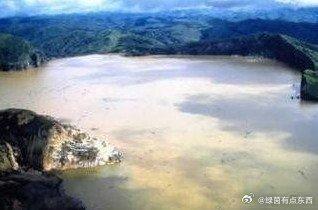 魔鬼湖之谜！俄罗斯的卡克伊奈达卡赫湖，被称为“魔鬼湖”，这里的水是黑色的。在魔鬼