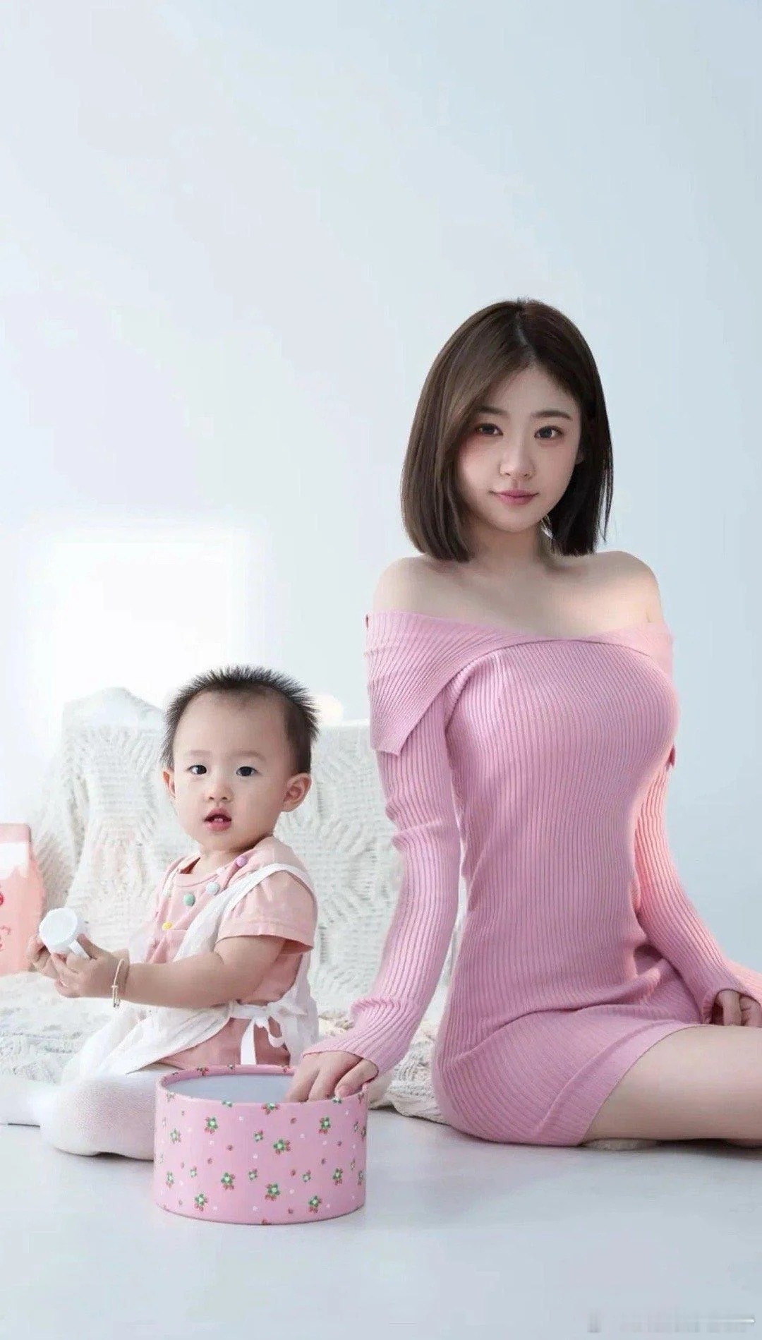 黄一鸣晒出和女儿闪闪拍的母女写真 ​​​