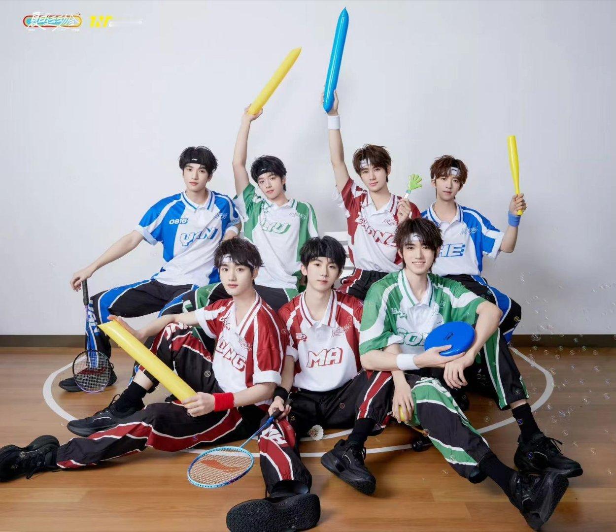 #时代少年团新团照##时代少年团彩色队服写真#时代少年团彩色队服写真，爱了？ ​