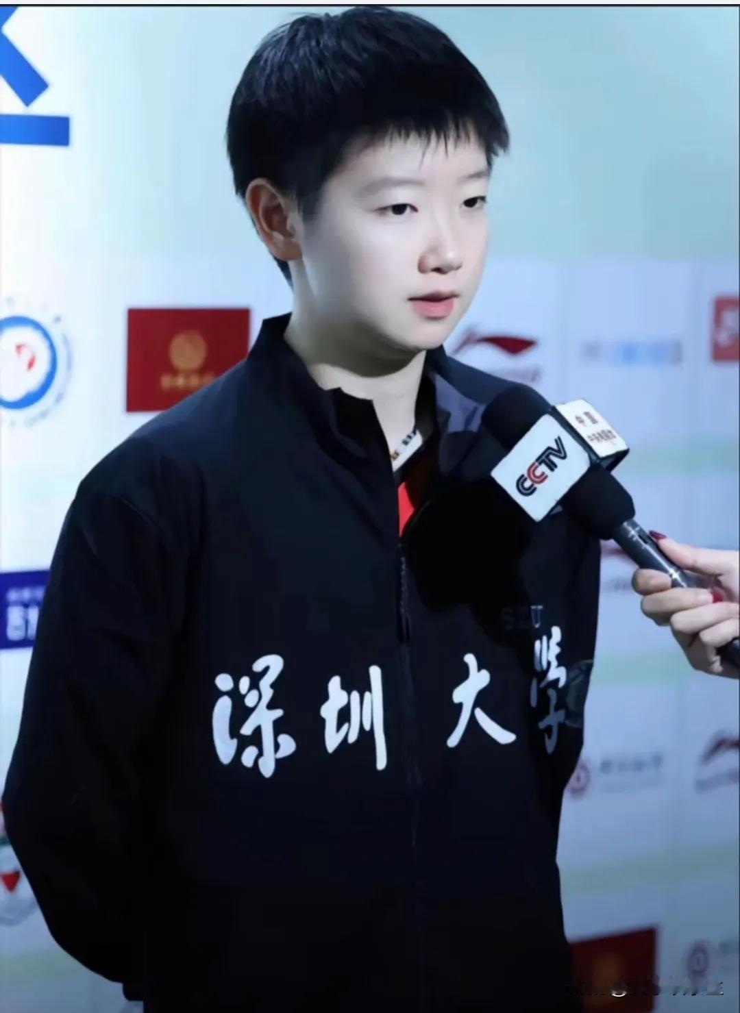 在比赛结束时，莎莎带队3比0胜了成都高新若水队，粉丝们齐声高喊：“孙颖莎，我爱你