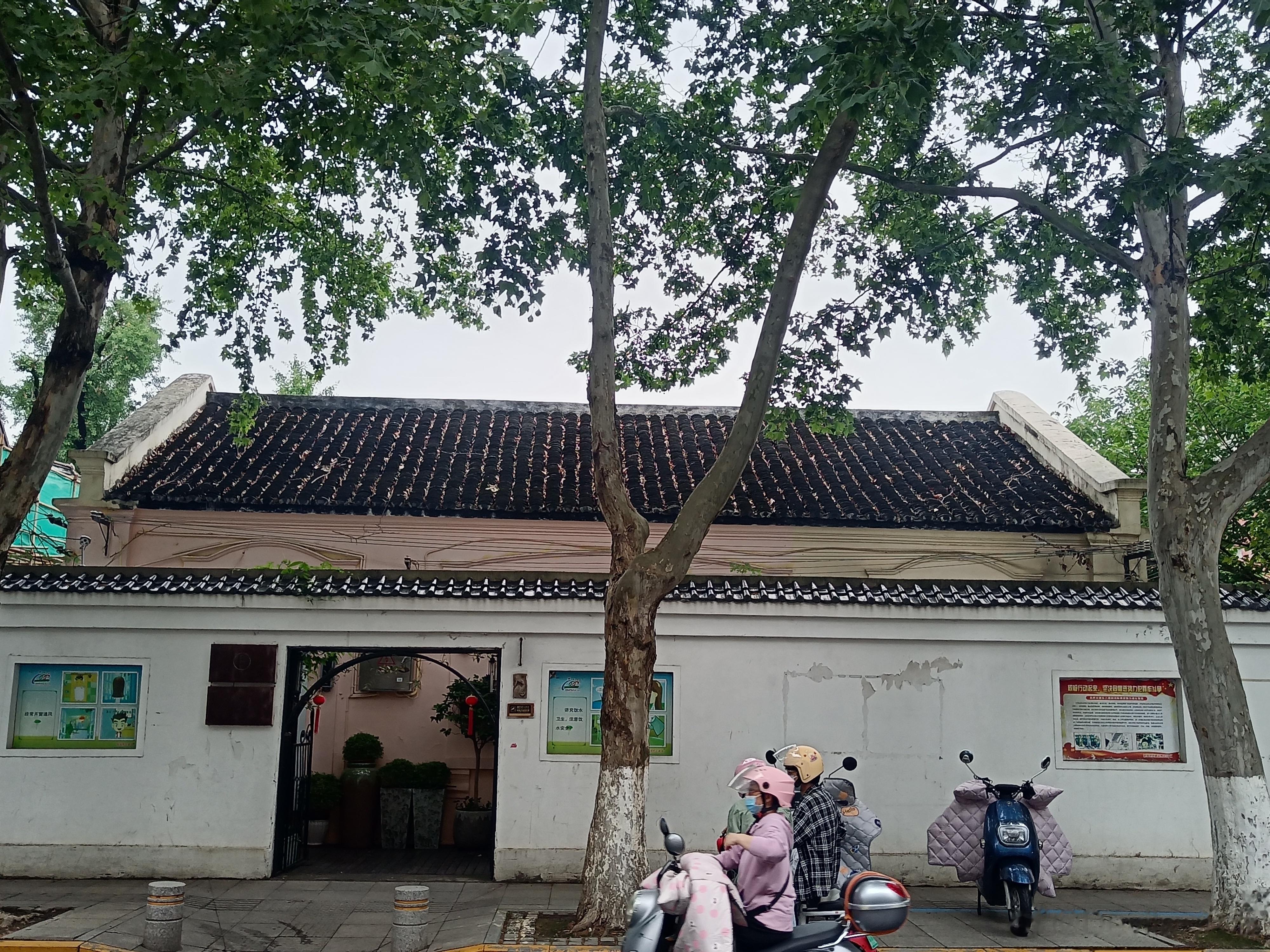南通博物苑周边的张謇乌托邦遗产。南通附属医院（图一为手术室，图二为医院用楼）和另