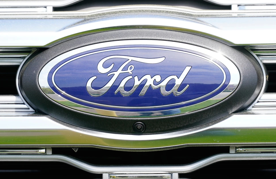 【福特在美召回超27万辆电动混动汽车】因溜车风险福特在美召回超27万辆汽车央视记