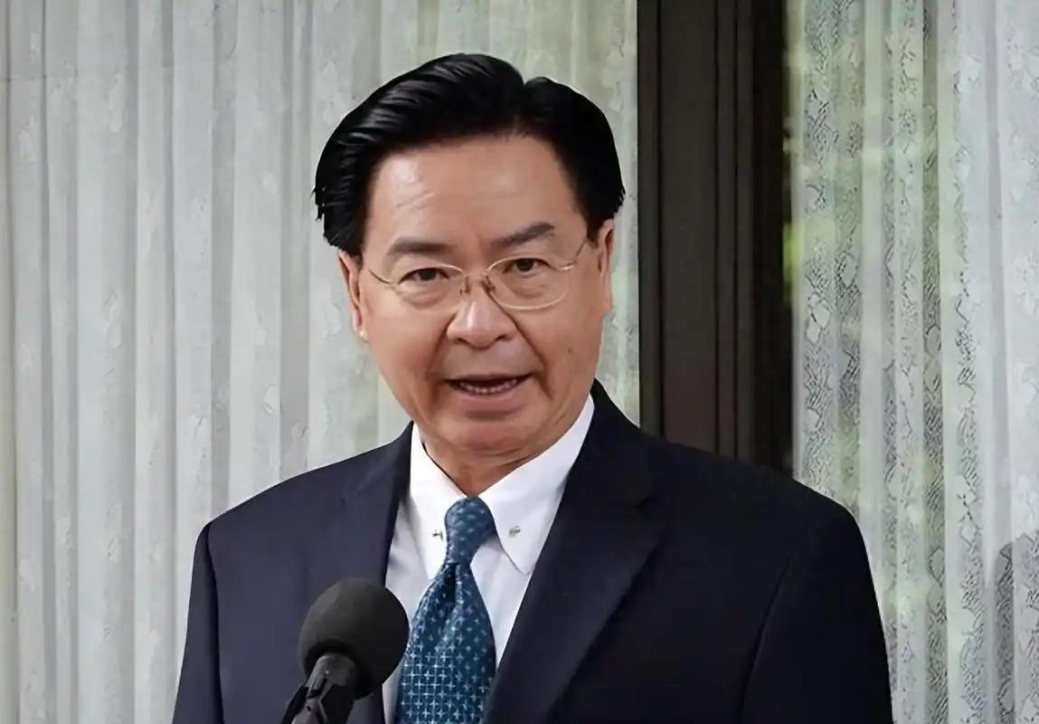 台媒报道，“台独”顽固分子、台“国安会”秘书长吴钊燮今天在台北一场研讨会上大放厥
