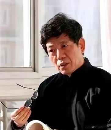 清华教授彭林指着咱们的鼻子，甩出了一句最狠的扎心话：现在满大街乱跑的，很多都只是