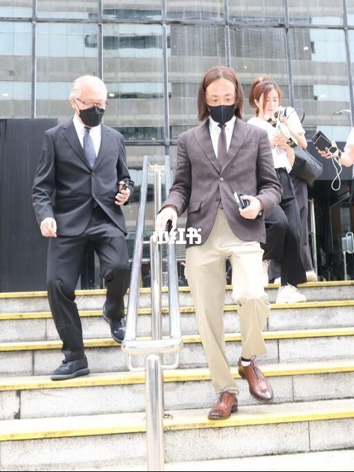 郑中基现身法院办离婚，8千赡养费真相曝光