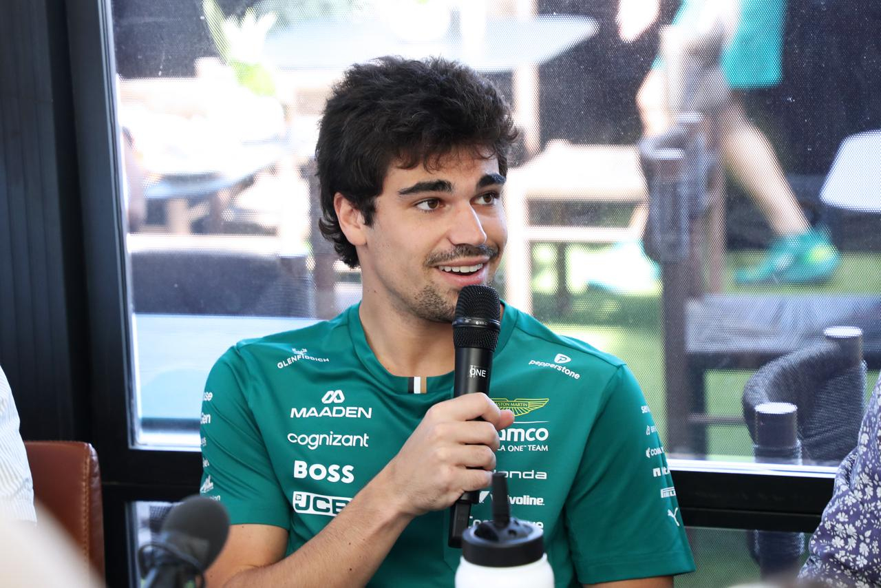 f1 开目前的AMR26是一种什么感觉？🎙️兰斯·斯托尔：“我不知道该怎么形容