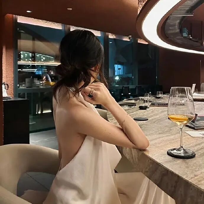 人闲情绪多，百忙解千愁。赚钱、瘦身、养气质，纯粹又高级！ 健康就是存款，快乐就是