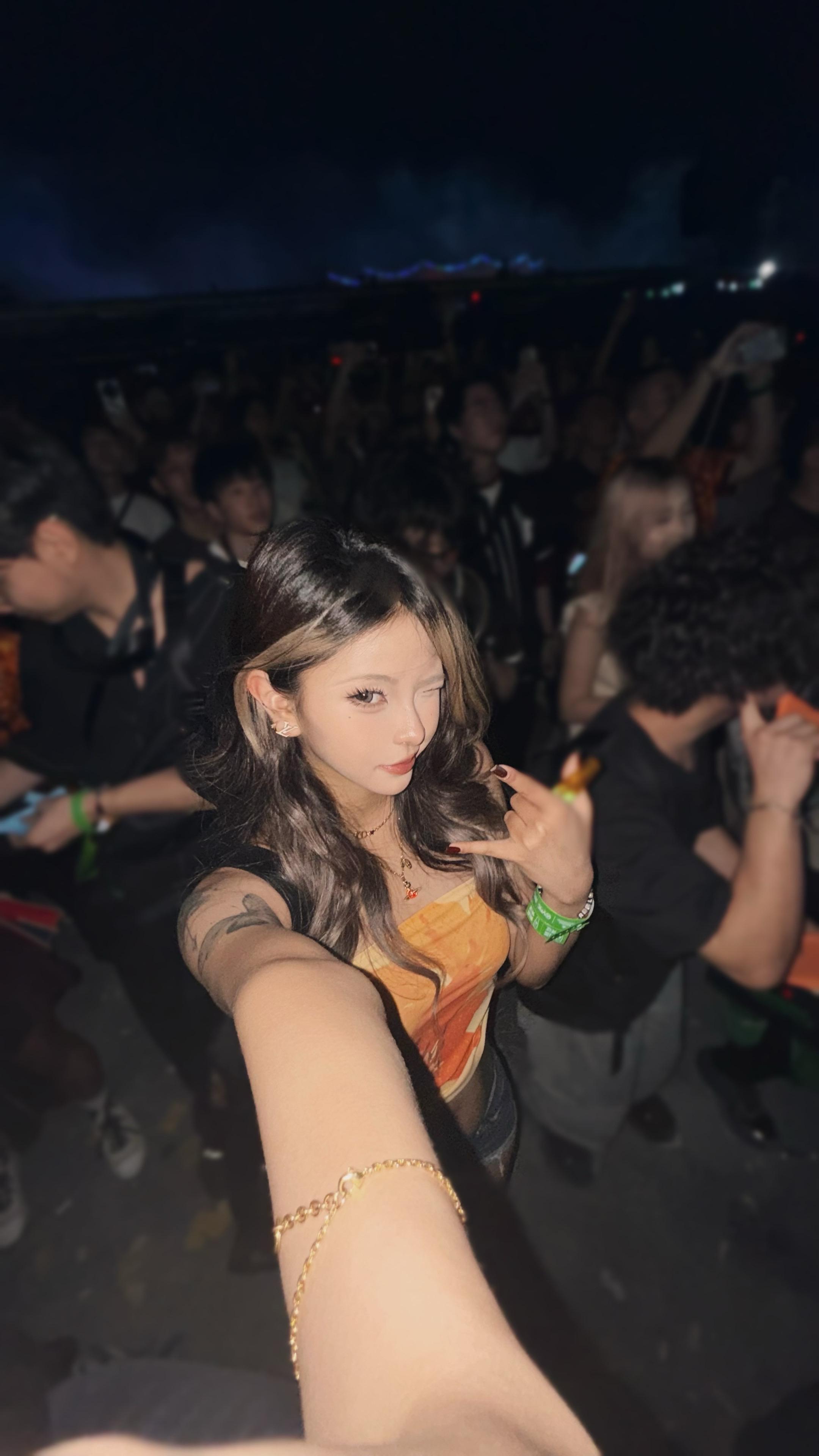 一个人从悉尼飞回珠海只为一场rave 热爱的事物要不遗余力的坚持 圆梦...