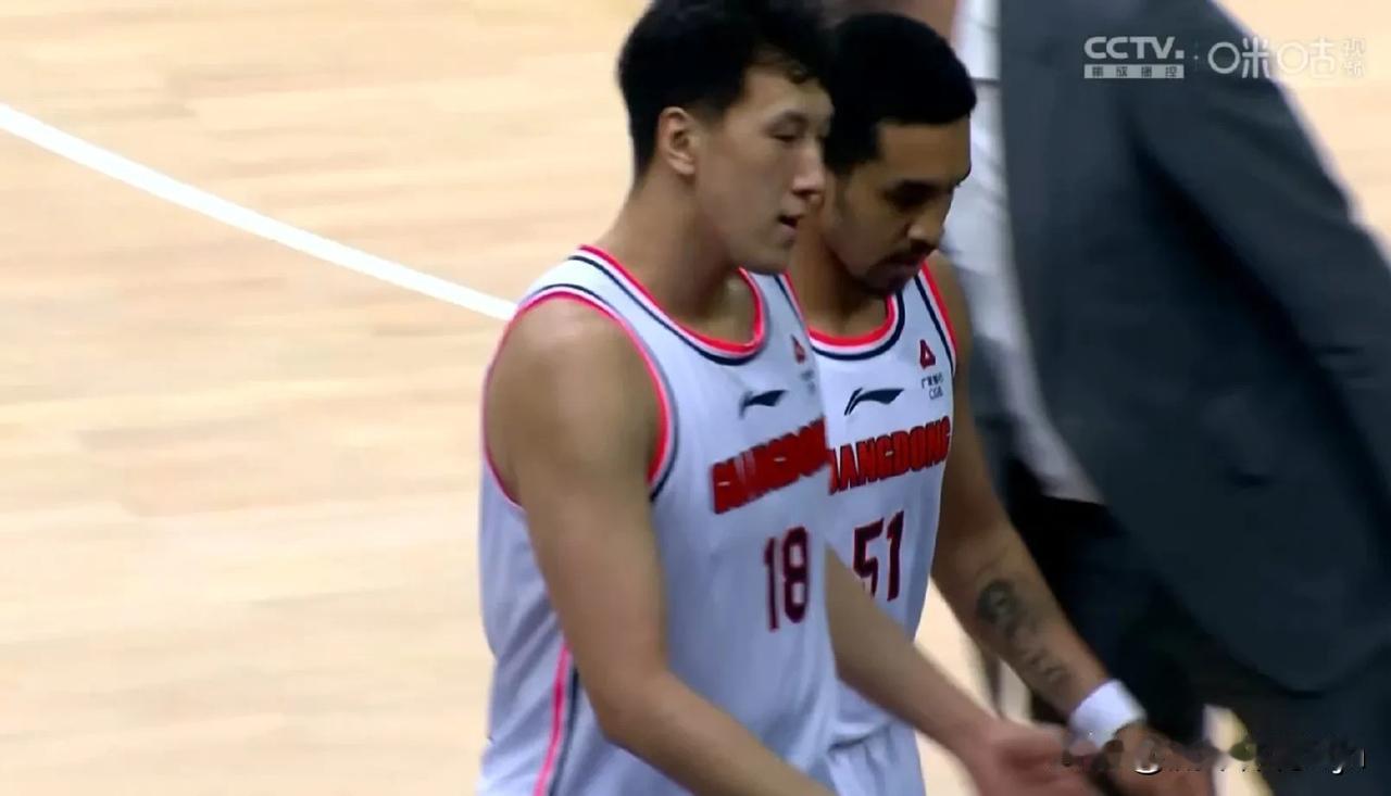 广东男篮105：93力克广州男篮，本场比赛发现3个不可思议的事实。

1. 冷静