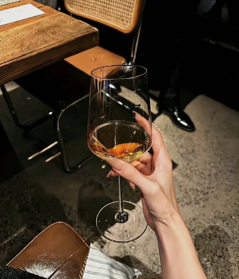 悲伤没用 你得变好 越来越好才是最实际 . ​​​