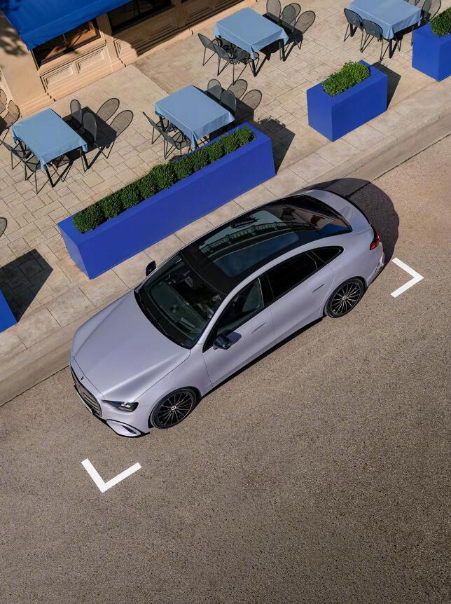 奔驰令人耳目一新的纯电C级车 这个外观你们喜欢吗 