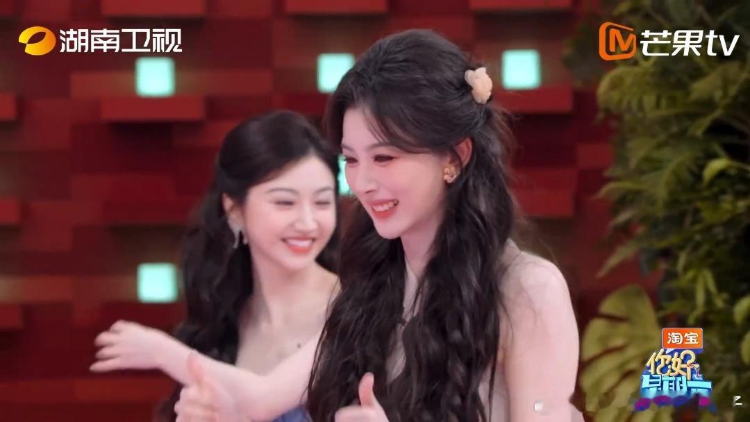 邓凯公主抱孔雪儿深蹲邓凯孔雪儿公主抱 邓凯这波公主抱深蹲，直接圈粉无数！动作标准