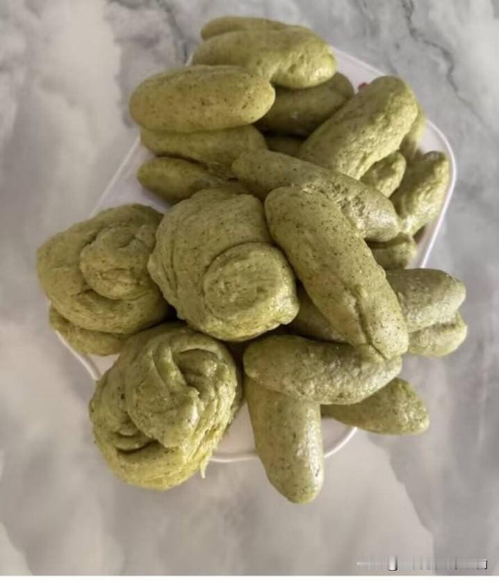 辛苦做的馒头，孩子不吃
 
大宝不吃蔬菜，我想到个办法，打菠菜汁做成馒头，于是买