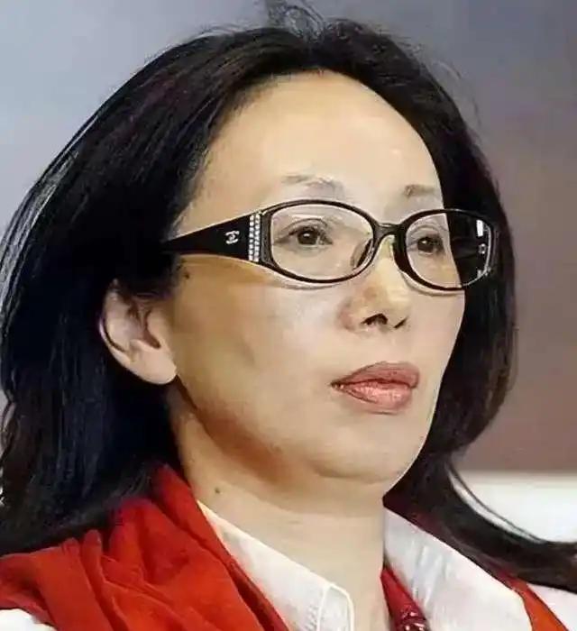 黑龙江女首富戴秀丽身家高达95亿却惨遭丈夫离婚，丈夫直言：早已受够了这花不完的钱