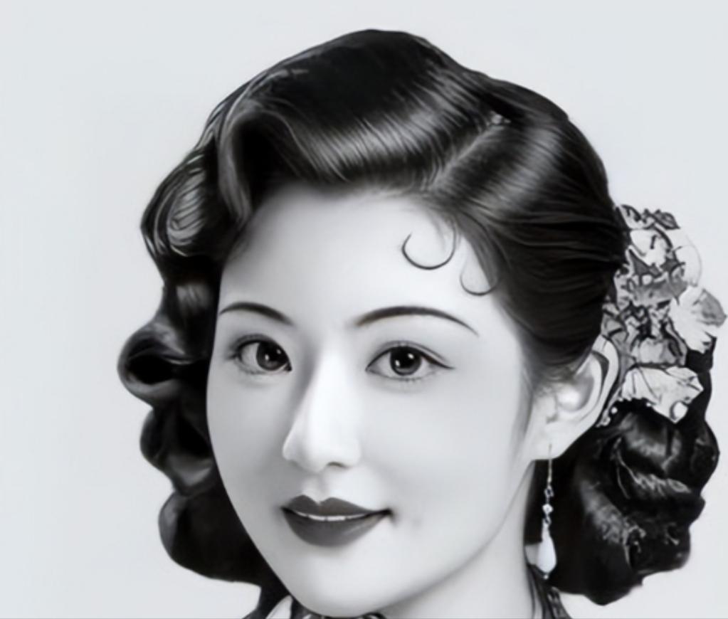 1939年，孔祥熙23岁长子，偷偷迎娶了妈妈宋霭龄40岁的牌友，得知消息，老两口
