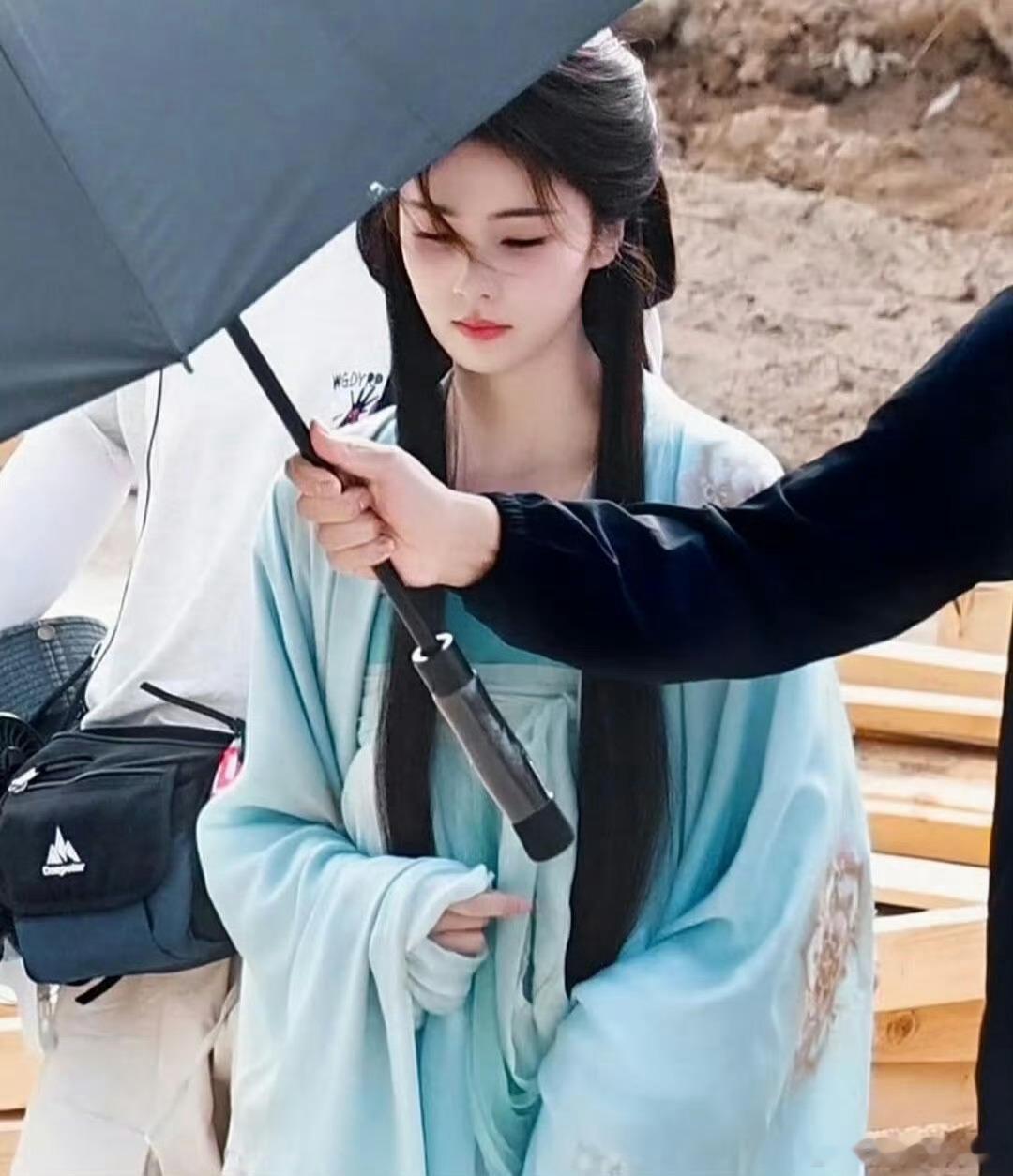 白鹿瘦成啥样了 不同角色不同角度的两个图比较没必要 演员为角色服务 多多期待白鹿