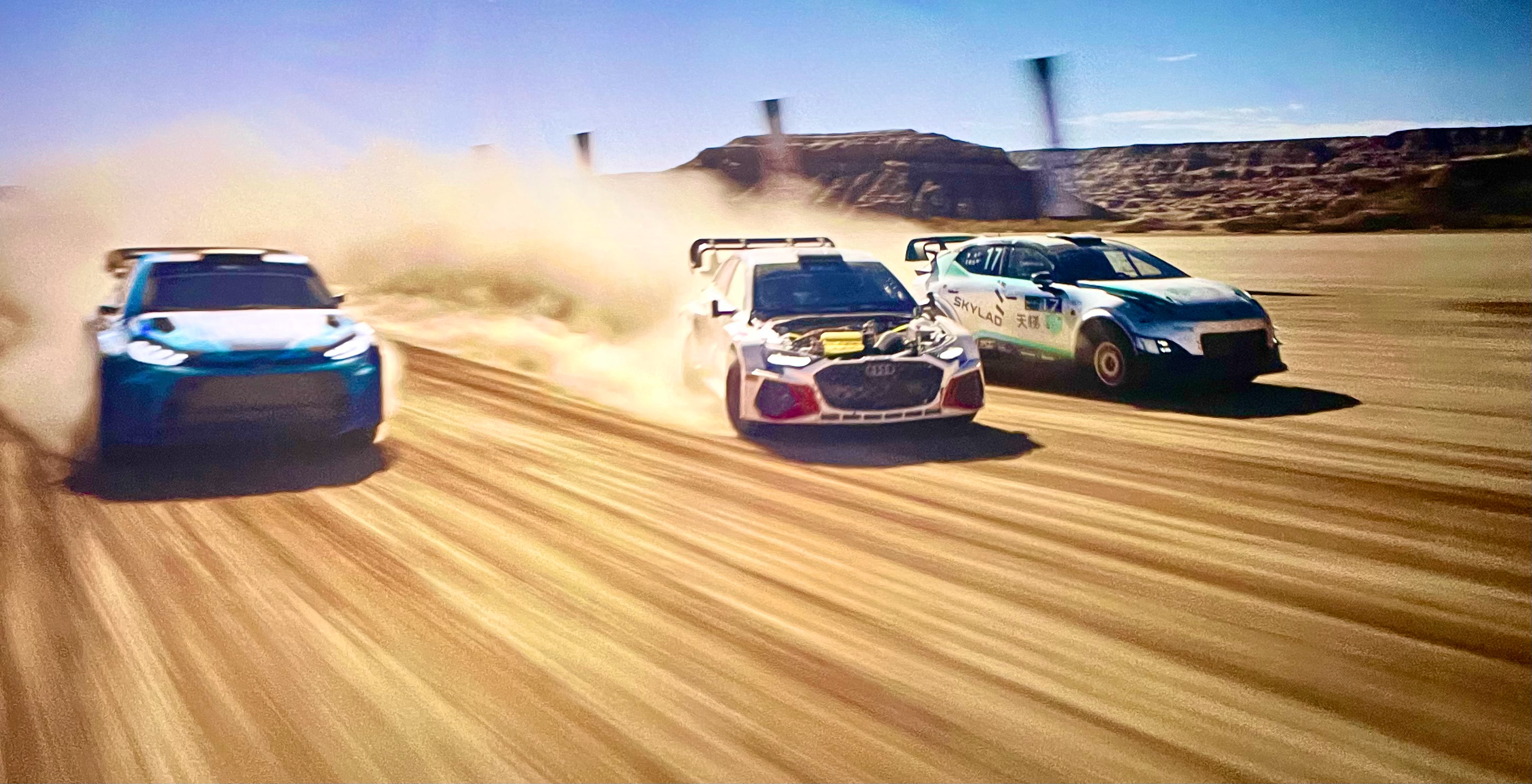 🎬飞驰人生3看完了，作为相关从业人员，这次不想码太多字的影评，只说两点： 首先