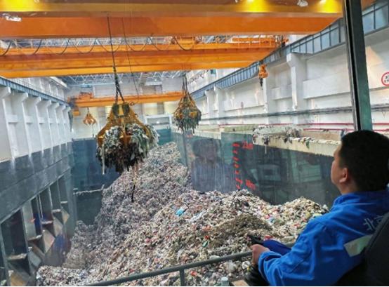 西方媒体惊呼：中国不可怕，可怕的是中国用垃圾发电，拿下了全球第一！
 
麻烦看官