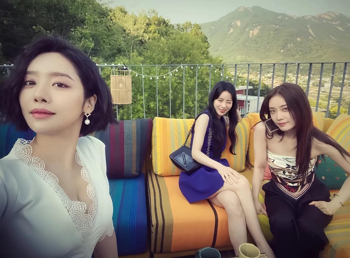 前面还在羞辱惠廷 转身又美美合照