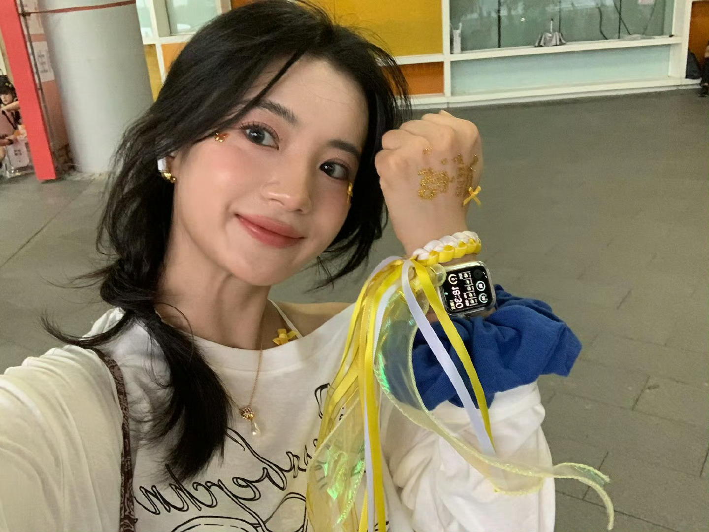 张雅钦鹿晗演唱会应援妆 雅钦演我！好真实的追星状态！化着漂亮的应援妆在台下为喜欢