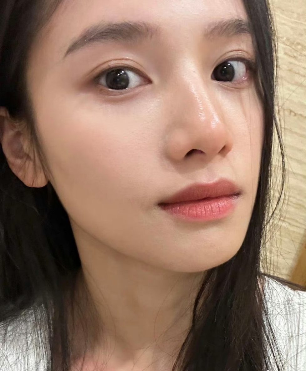 竟然有人说张婧仪是死鱼眼，这眼睛多好看啊 ​​​