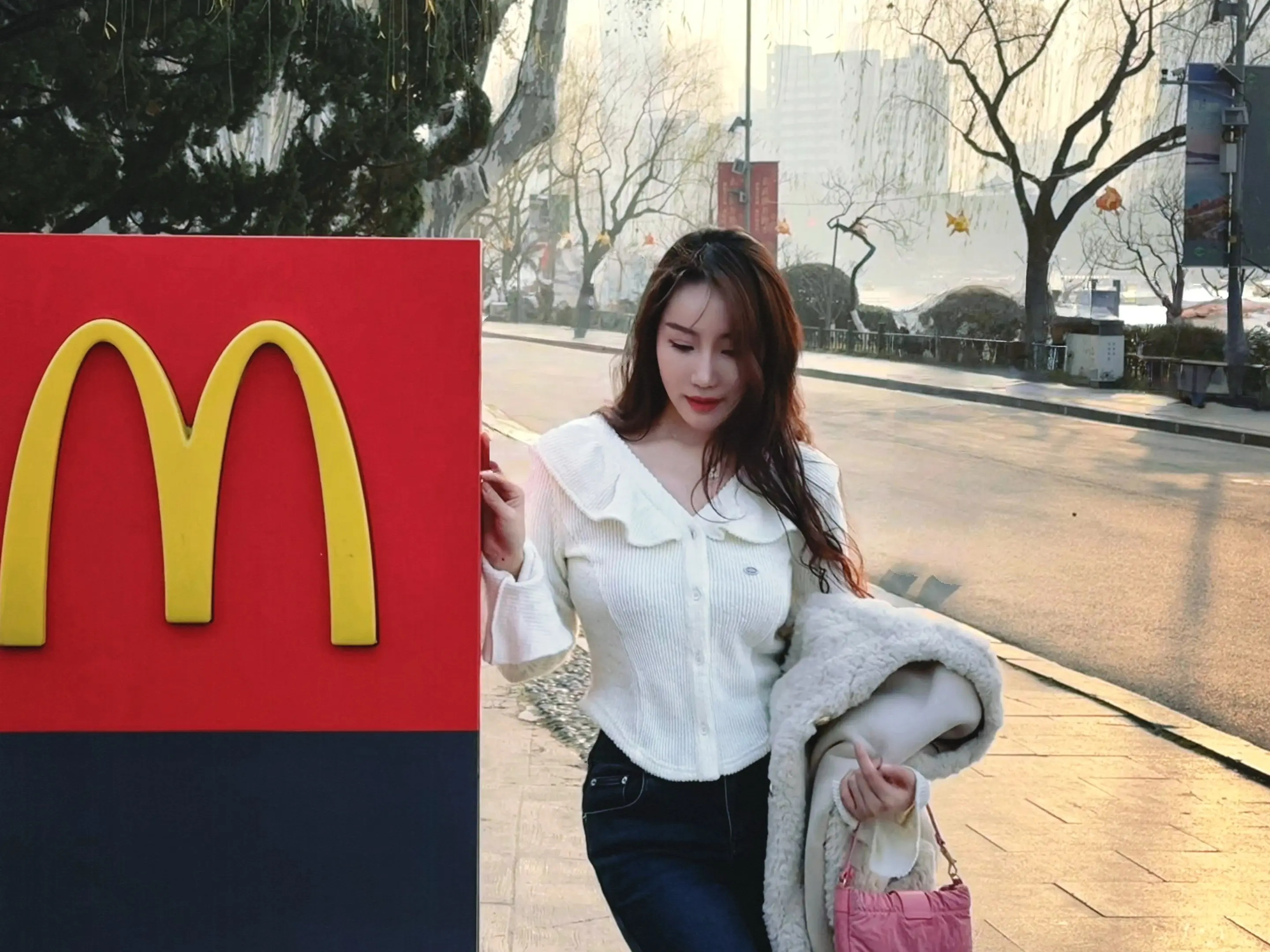我素来都是对男人都非常失望 但是又很想抱着他们睡觉