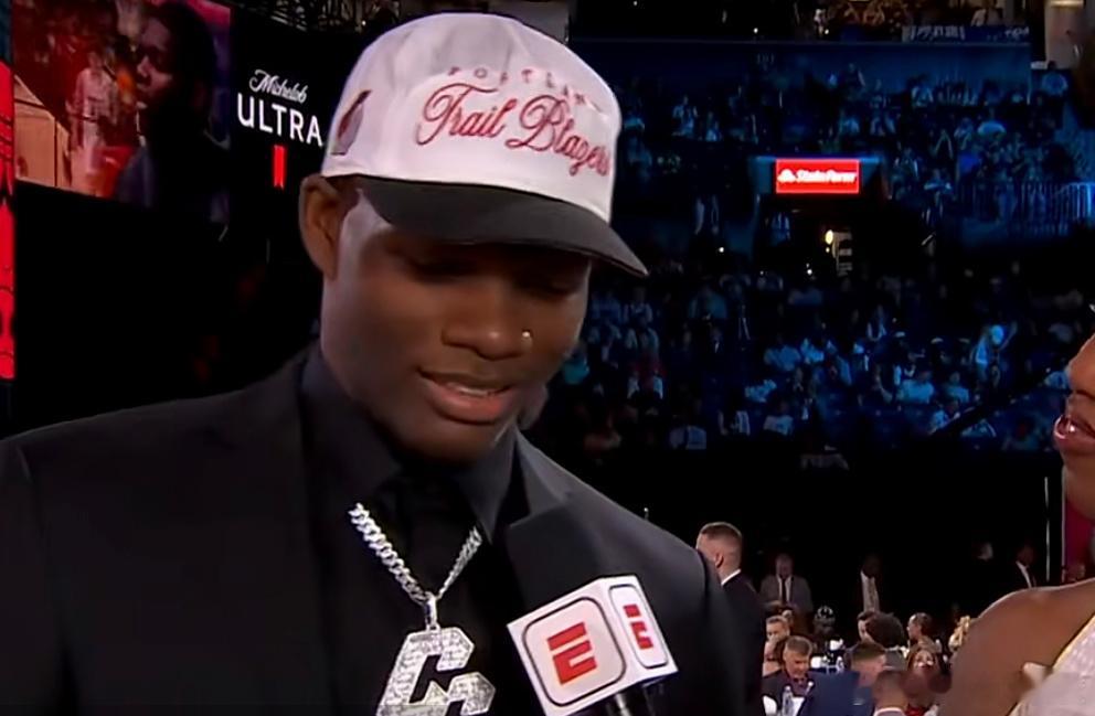 哥们低头怎么像一位故人[二哈][二哈][二哈]2025nba选秀 ​​​