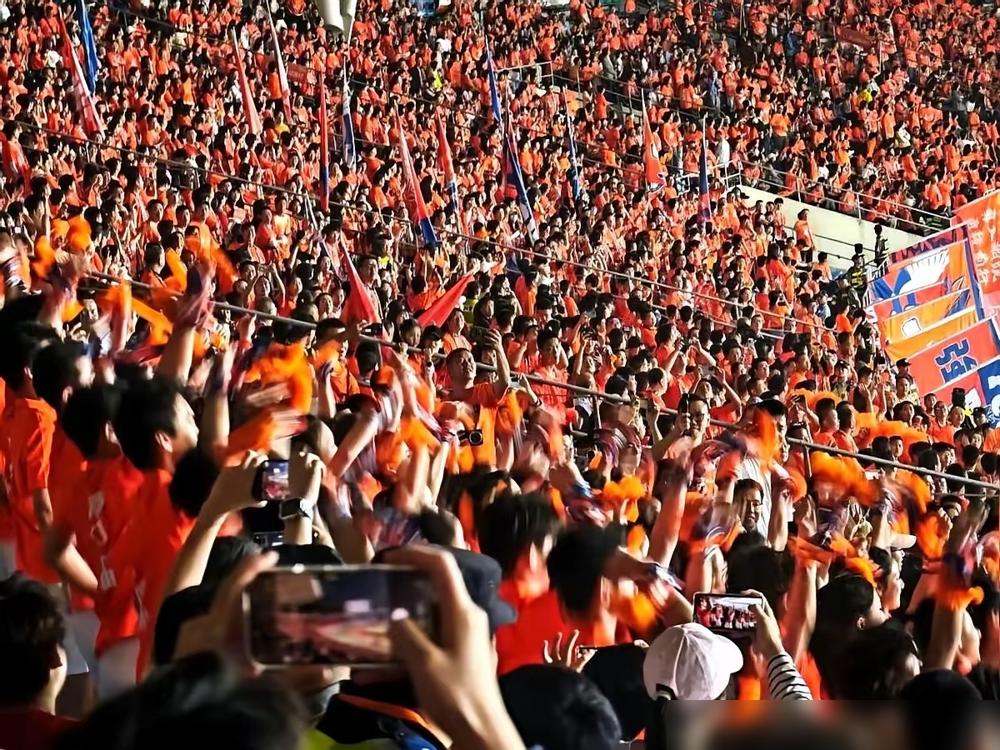 踢了12场球，11场零封，0平局！福建足球这是在玩一种很新的东西，还是剧本都写好