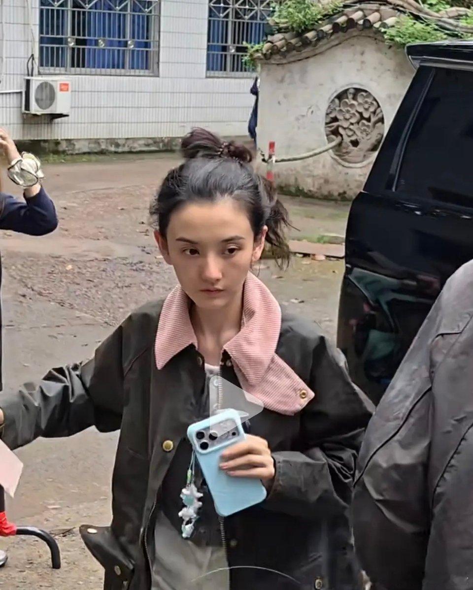 宋祖儿现在的状态可以用骨瘦嶙峋来形容了 