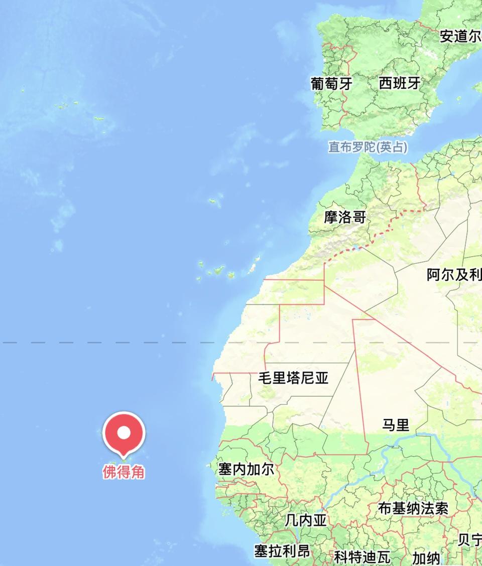 网上找到佛得角的位置，确实是个小岛。

相当于咱们上海旁边的崇明岛吧。

人口5