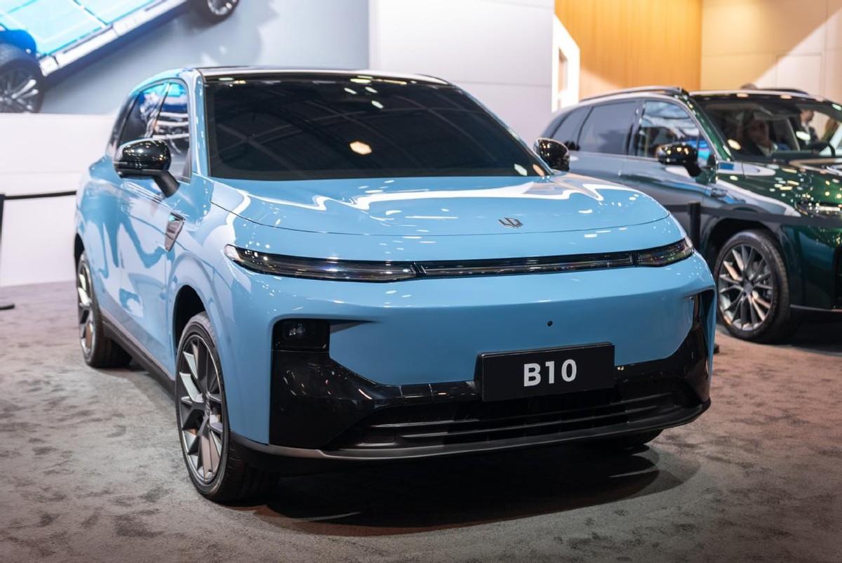 看中续航和智能，零跑B10比元PLUS更值？
 
现如今很多朋友在购买新能源车时