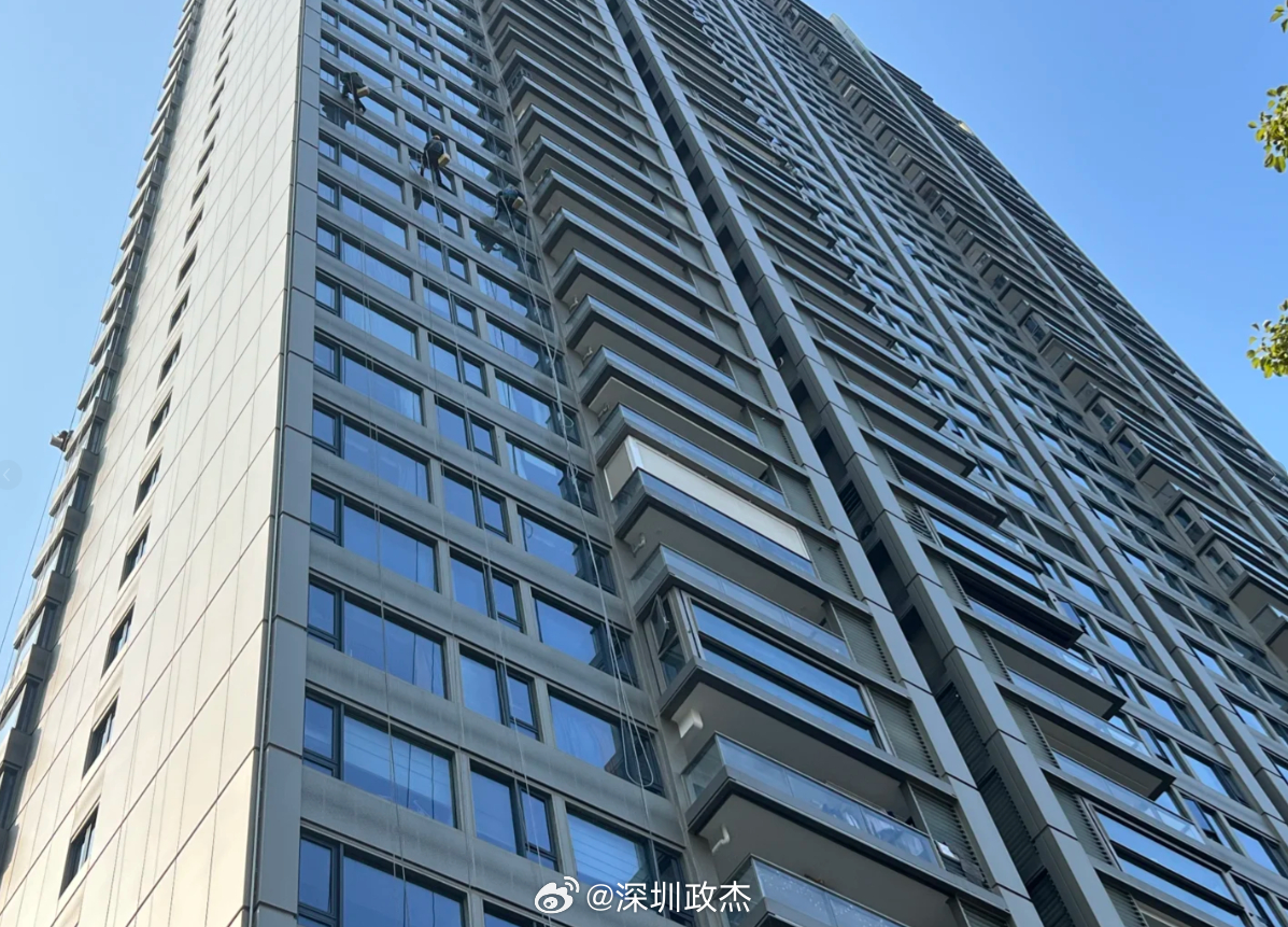 年底了，能帮你小区清洗外墙的都是好物业。深圳