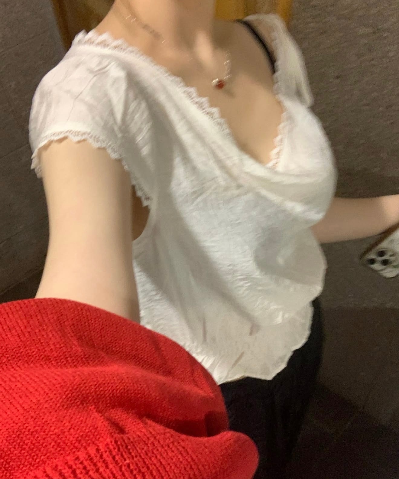 人很贱的,你认真对他,他以为他牛逼到不行。 