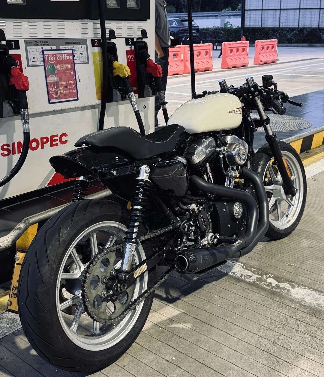 新鞋出街
天生好路感 motorpsycho caferacer xl1200
