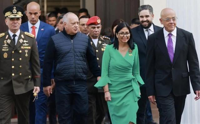 委内瑞拉的这位代总统，基本上可以确定，是委内瑞拉的罪人。先不说马杜罗的绑架，到底