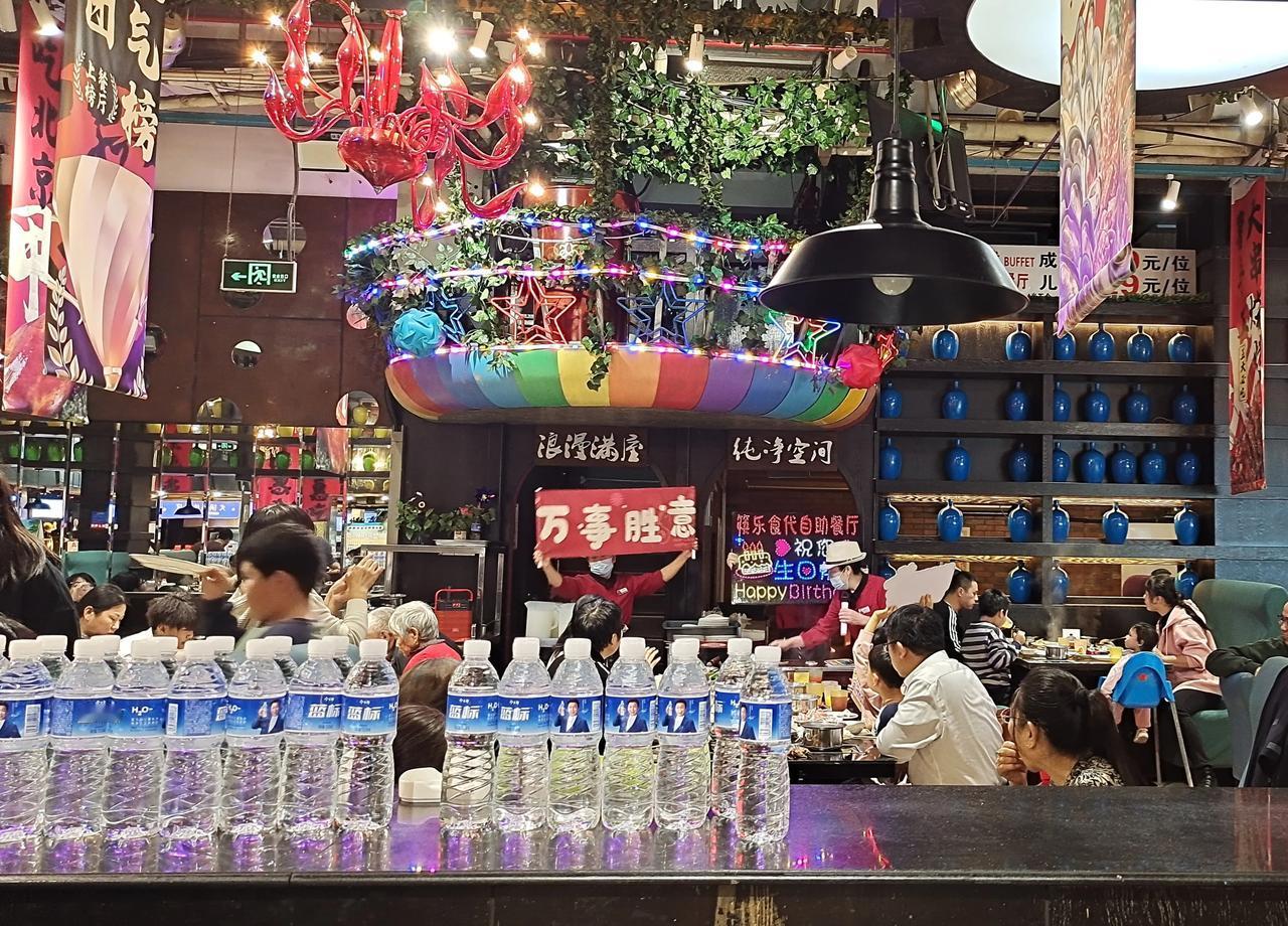 “有人就有一切”，老妈近年来时常这样感慨。


是呀，是父亲的过早离世让她感受到