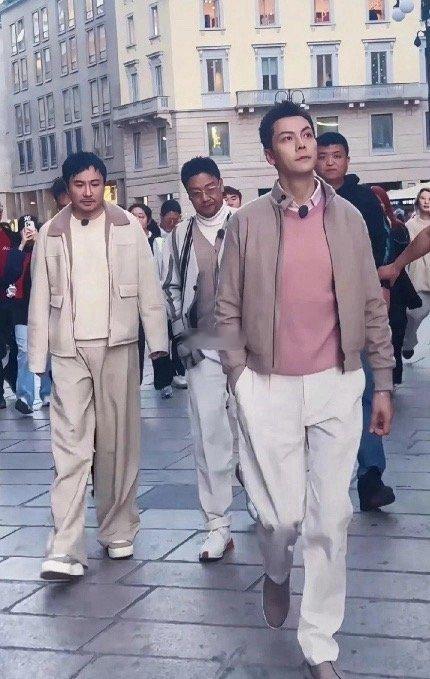 怪不得贾冰要减肥，这是减了个肥吗？这简直是换了个人啊！ 