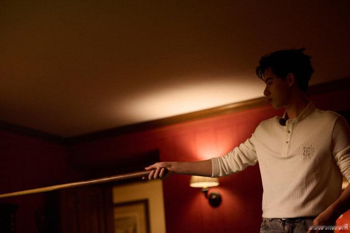 胡先煦打台球帅成这样 胡先煦打台球帅成这样，就这样把人迷倒了！ 