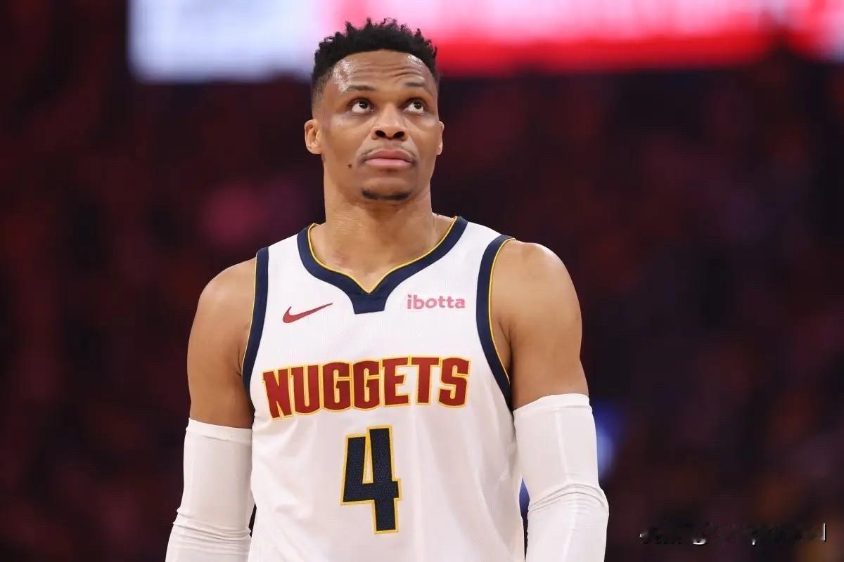 NBA Memes更新X，晒出一张拉塞尔-威斯布鲁克的照片与球迷分享。

“新赛