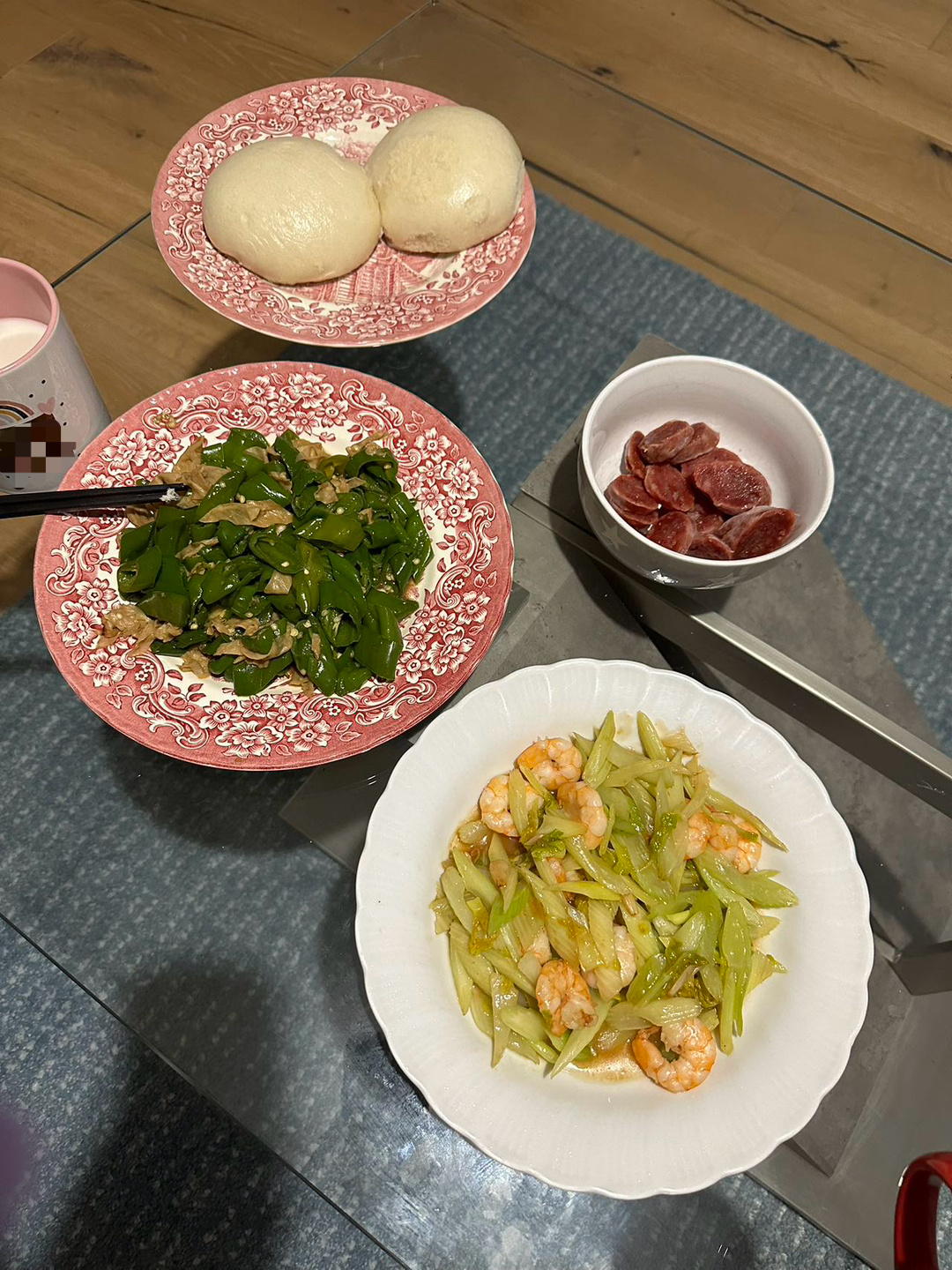 家里的饭才是最香的，给寄的腊肠太好吃了[色]  ​​​