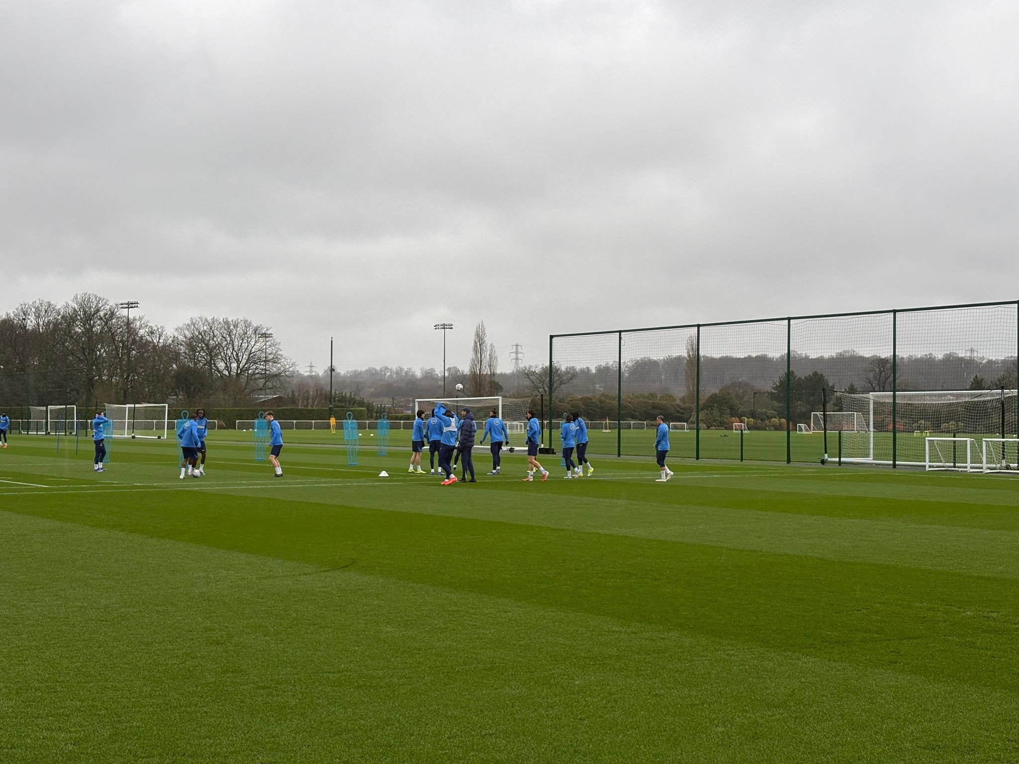 欧冠媒体日，范德文和波罗没有出席训练